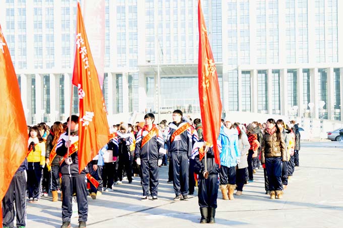我院积极组织学生参加市纪念一二•九运动长跑比赛