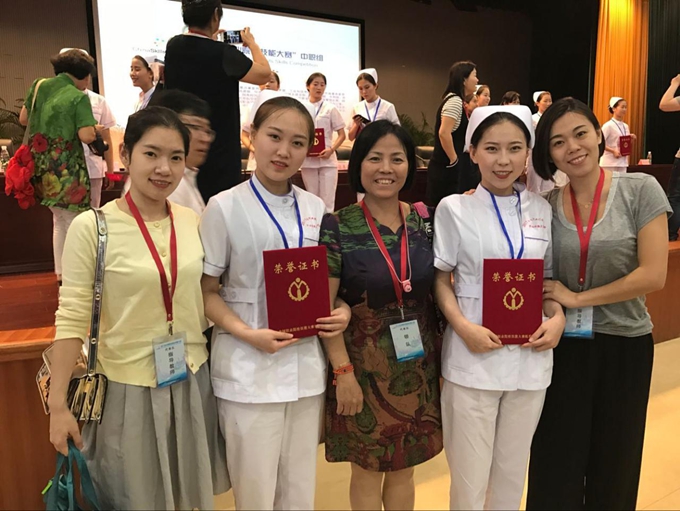 我院护理系中职同学在国家护理技能大赛中首创佳绩