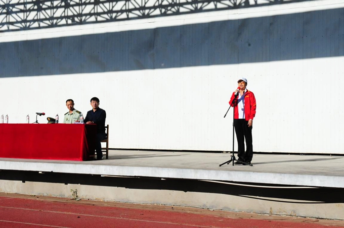 我院举行2014级新生军训开幕式