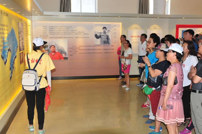 我院党委组织部分党员干部到大梨树参观学习