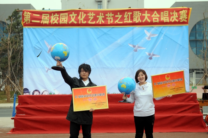 检验系积极参加校园歌手大赛