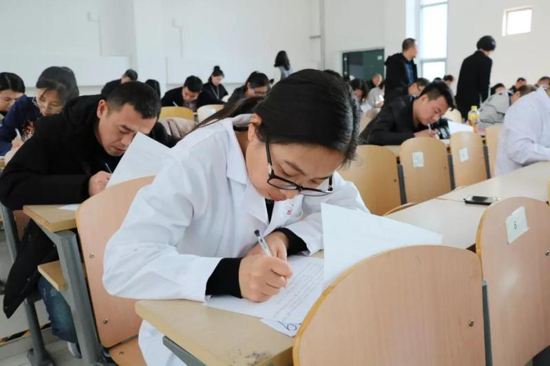 我院党委组织开展2019年度党员党的理论知识考试