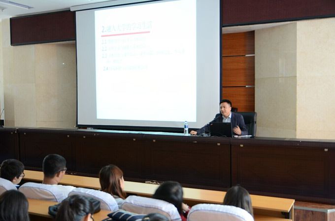 2014级新生素质教育讲座圆满结束