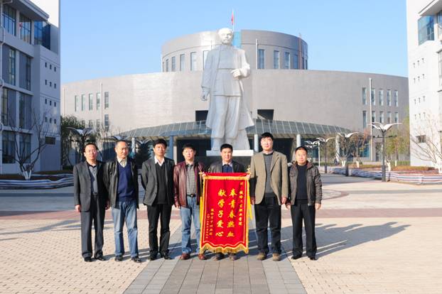 市中心血站向我院赠送锦旗