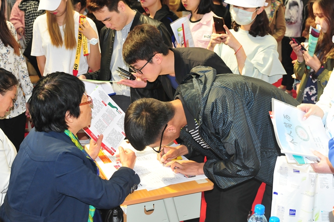 铁岭卫生职业学院成功举办2017届毕业生双选会