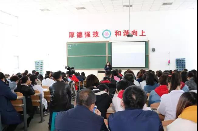 我校举行2019—2020年度校级课题立项答辩评审会