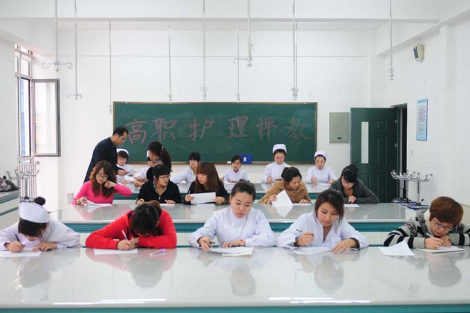 我院各系部组织开展评学、评教活动