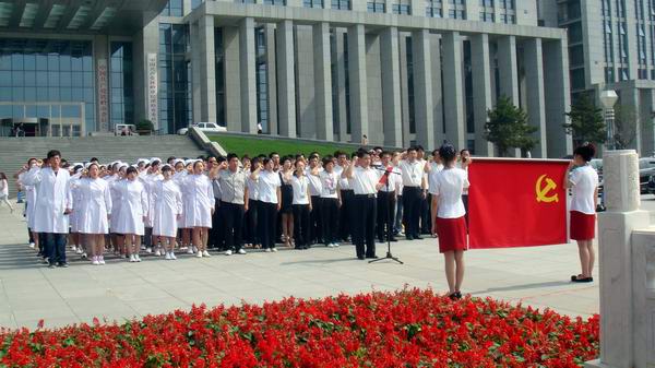 我院38名新党员参加了市直机关工委举办的入党宣誓仪式