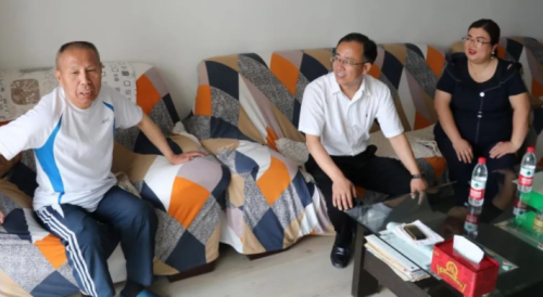 我院党委开展走访慰问老党员活动