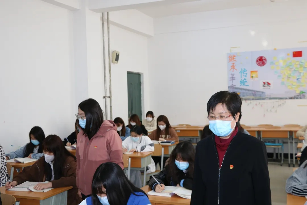 齐心协力同抗“疫” 学生管理在行动