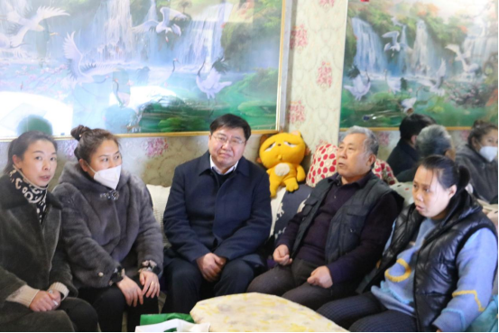 我院领导班子成员走访结对帮扶困难群众