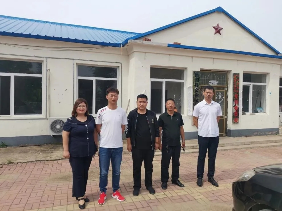 学院党委组织选派干部赴派驻村报到